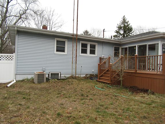 3rd image of 4574 Vista Dr