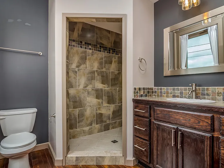 Lower Bedroom En-Suite Bathroom