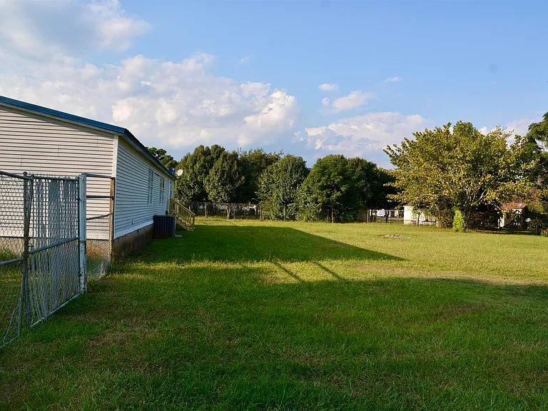 111 Brighton Dr — Photo 18