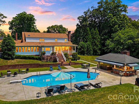 2nd image of 1013 14th Avenue Dr NW