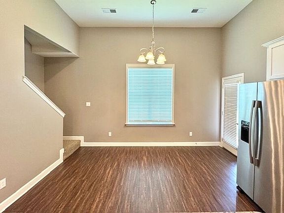 4th image of 95 Birkdale Dr