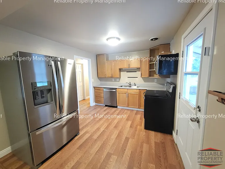 1195 E 15th St — Photo 10