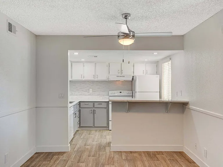 Sundance Village Apts — Photo 70