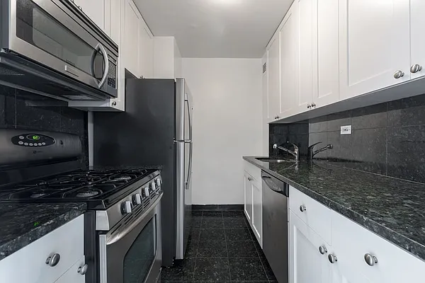 Rented by Stonehenge NYC LLC | media 3