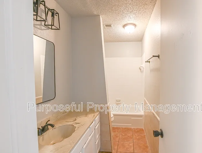 8224 NW 87th St — Photo 25
