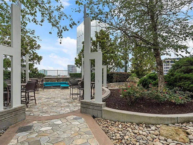 3324 Peachtree Rd NE #915 — Photo 24
