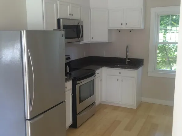 15 Crescent St #15A, Derry, NH 03038