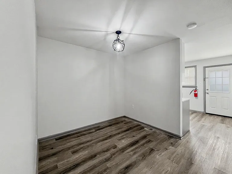 200 E Maple Ave — Photo 64