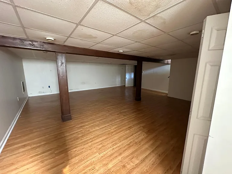 546 Burnside Ave — Photo 11