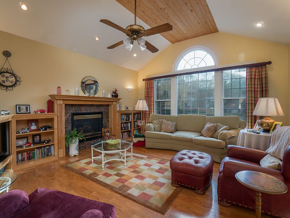 1st image of 11 Juniper Ln