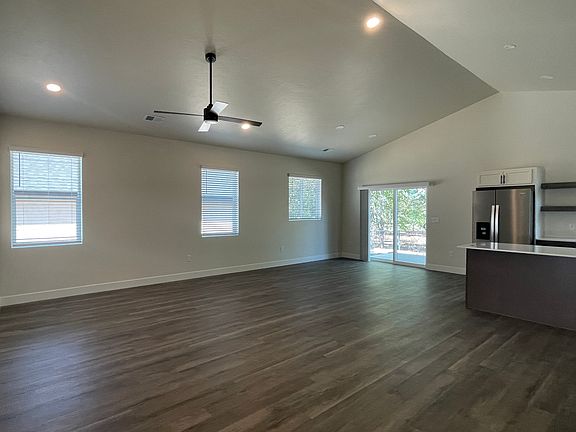 4th image of 250 Brooke Ln