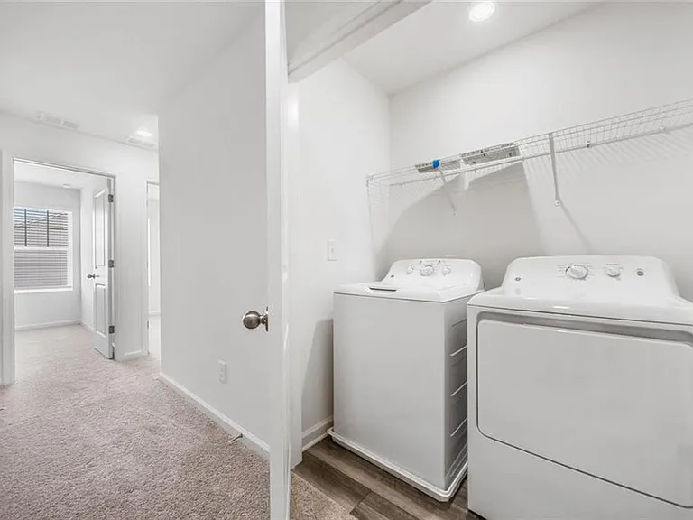 602 Jervis Way — Photo 23