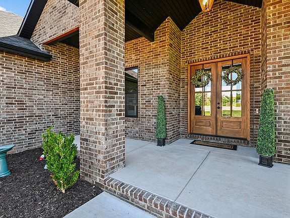 5th image of 358 Thornbrooke Drive