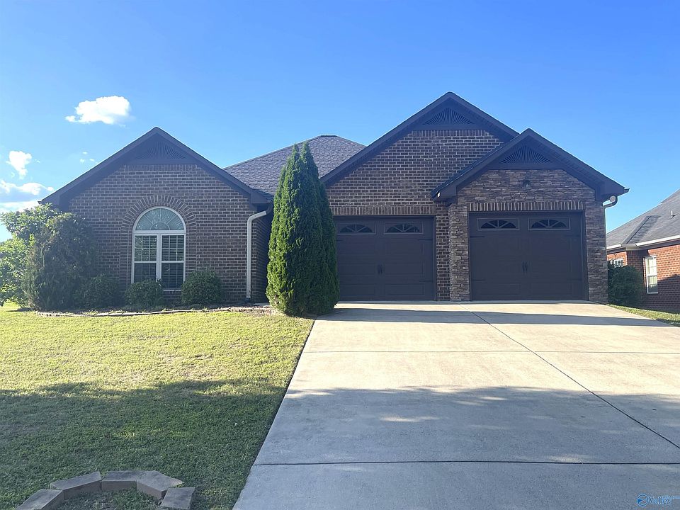 1st image of 169 Glen Oaks Cir