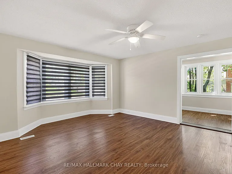 30 Penetang St — Photo 3