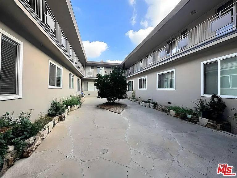 228 S Mariposa Ave #16 — Photo 23