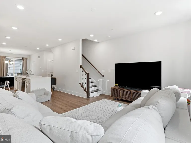 153 Locke St — Photo 19