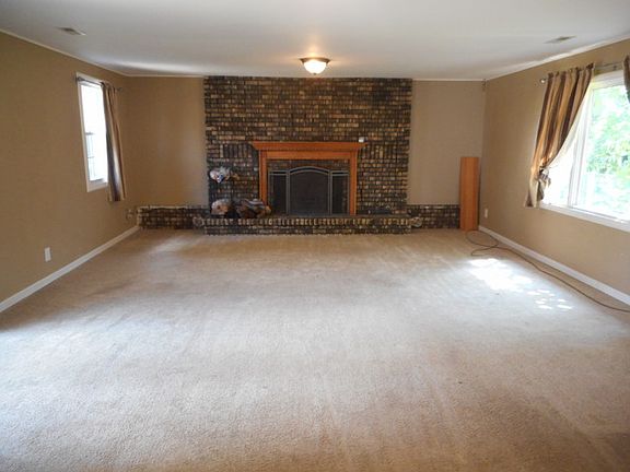 3rd image of 8249 Kingsbury Dr