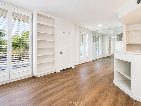 4th image of 103 Coronado Cay Ln