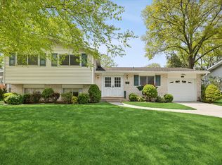 2406 N Lafayette St, Arlington Heights, IL 60004
