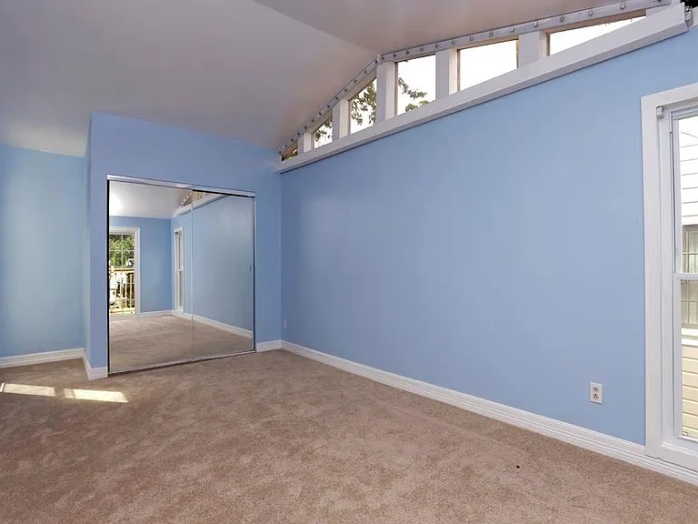 2321 Sheridan St — Photo 6