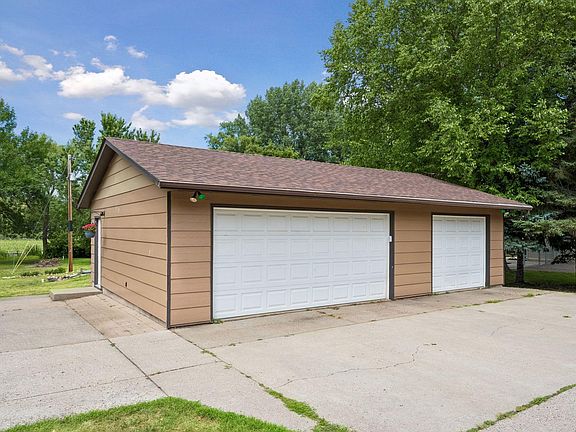 3rd image of 760 Shady Ln