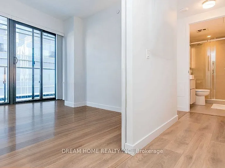 215 Queen St W #505 — Photo 6