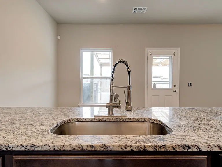 1609 Maroon Dr — Photo 18