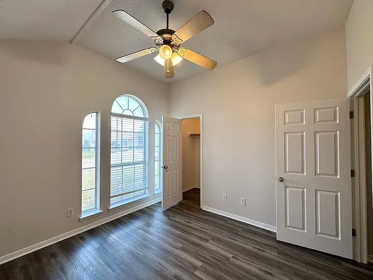 2709 Hydrangea Ave — Photo 32
