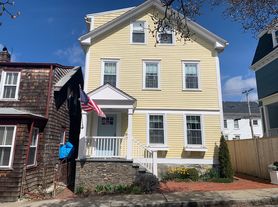 62 Dixon St, Newport, RI