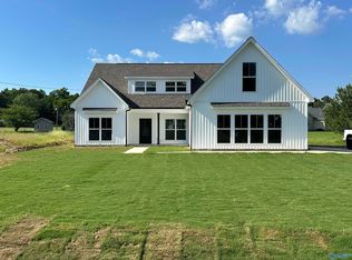 54 Hembree Dr, Guntersville, AL 35976