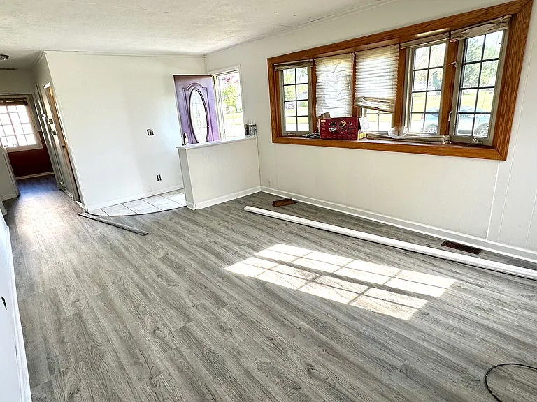 2381 Ghent Ave — Photo 9