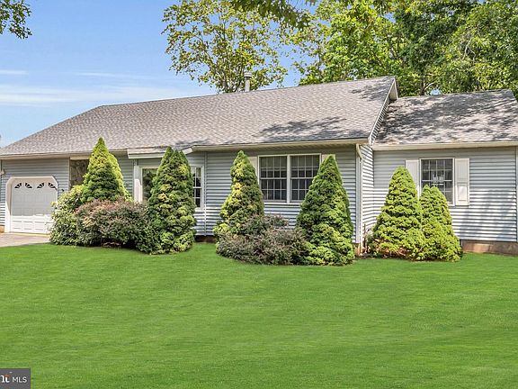 3rd image of 107 Fox Hollow Dr