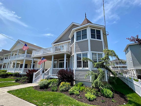 2nd image of 1416 Wesley Ave #1416