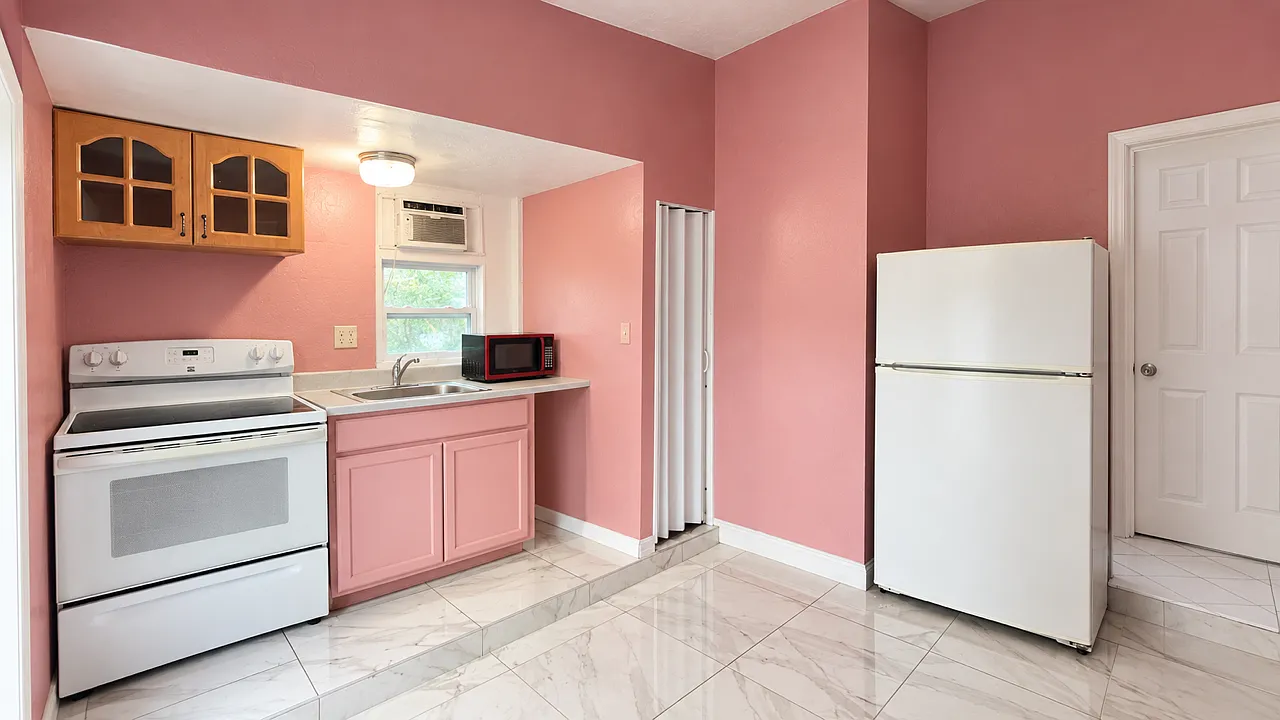 2 bed, $400 — Photo 1