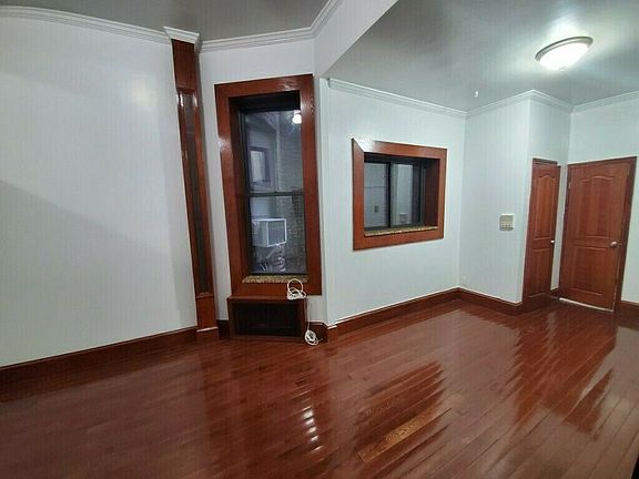 3rd image of 153 Norfolk St APT A