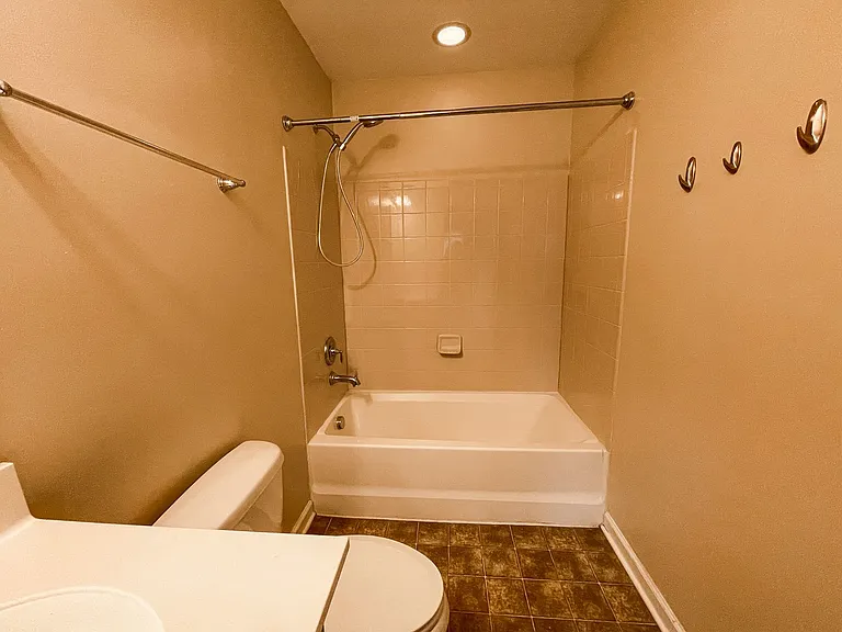 120 Kelly St — Photo 36