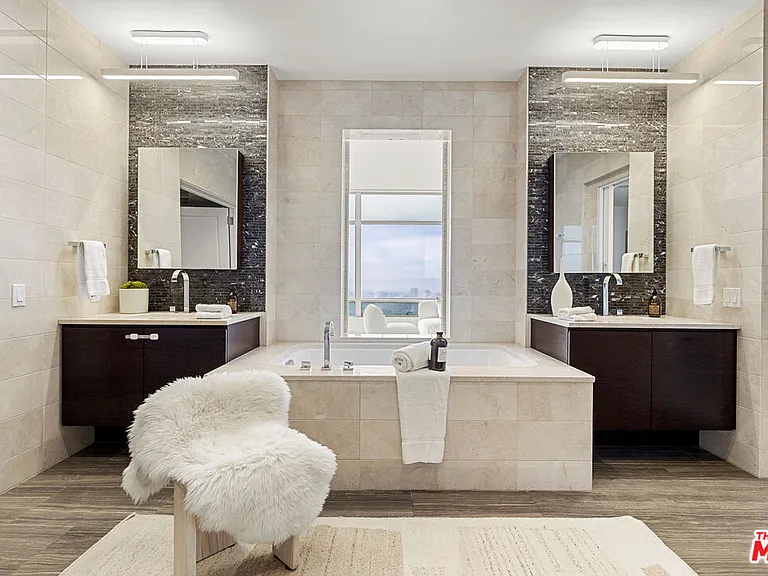 900 W Olympic Blvd #47G — Photo 34