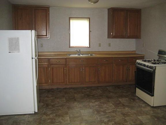 3rd image of 408 Canby Ave