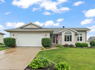 9008 Pineview Ln, Crown Point, IN 46307