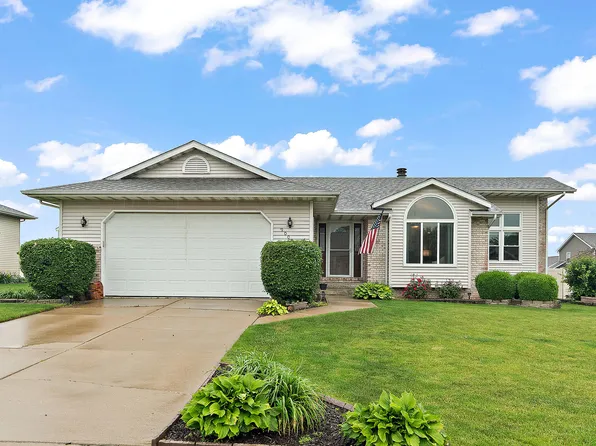 9008 Pineview Ln, Crown Point, IN 46307