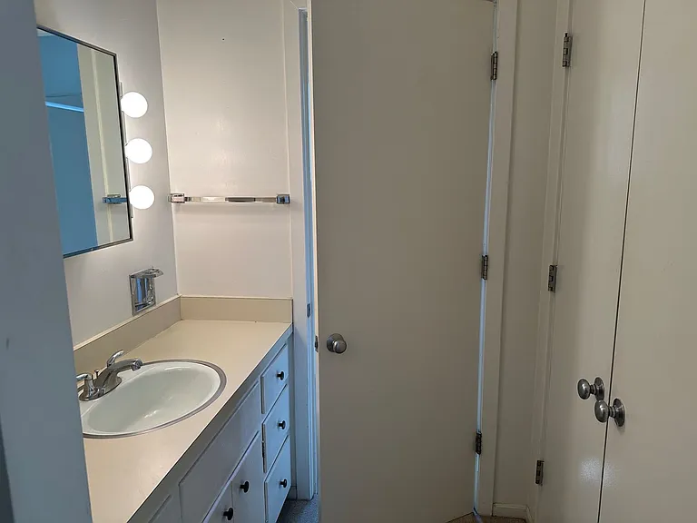1 Pine St #C-32 — Photo 16