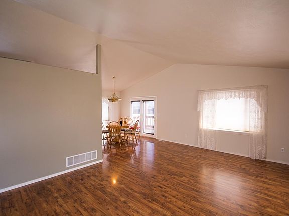 5th image of 2400 Windsor Ct