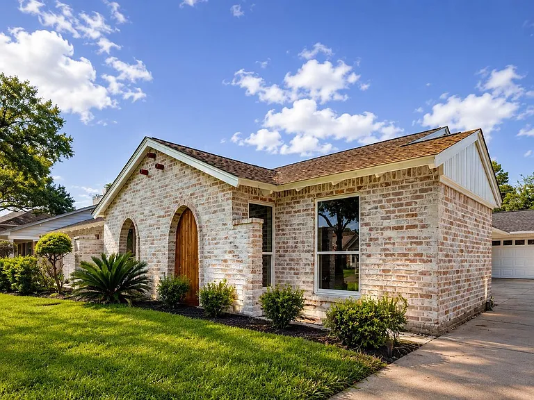 2731 Manila Ln — Photo 45