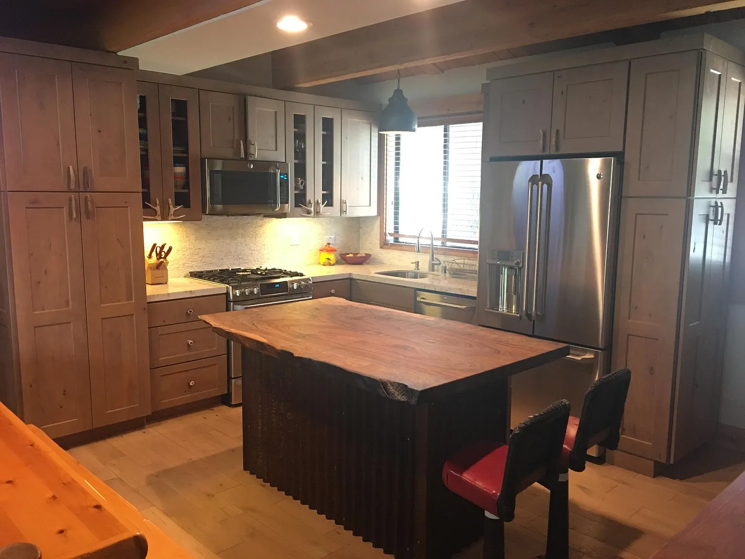 3 bed, 1300 sqft, $3,200 — Photo 2