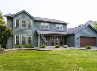 60 Redcedar Dr, Rochester, NY 14616