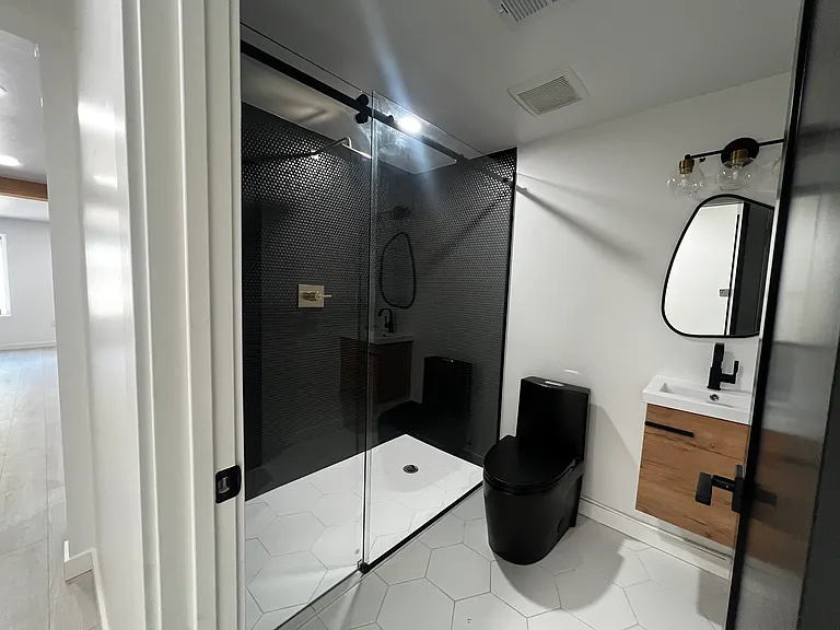 2363 S Decatur St #B — Photo 13