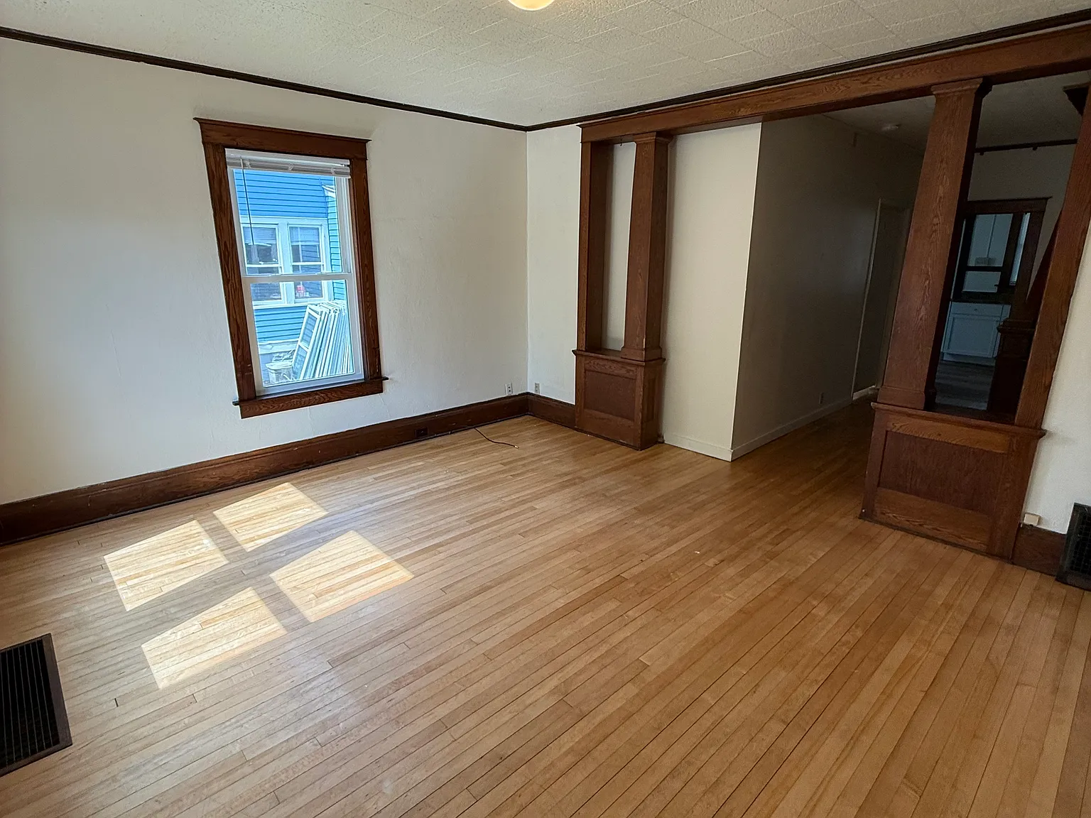 4 bed, 1256 sqft, $1,900 — Photo 3