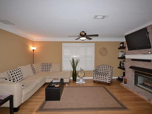 5th image of 3951 Oak Glenn Dr