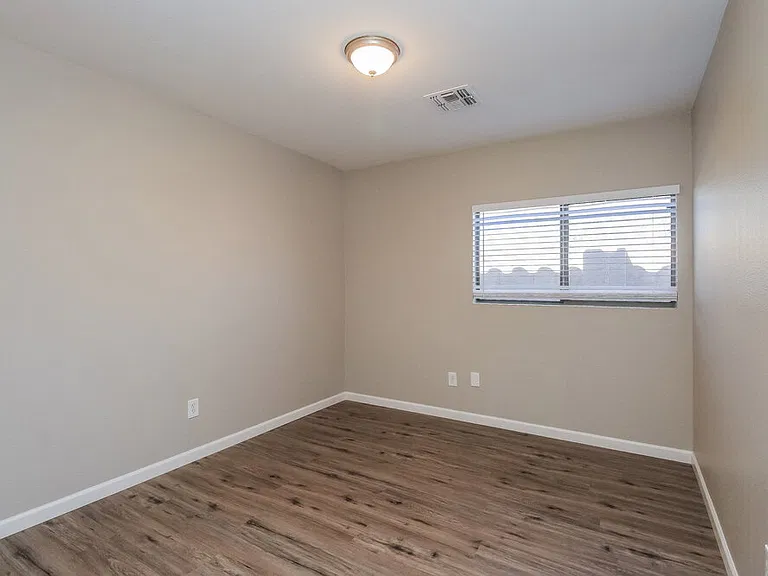 2229 E 35th Ave — Photo 12